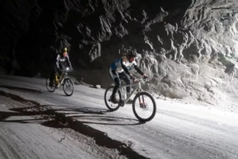 Cursa ciclista la cea mai joasa altitudine din Romania, la minus 208 metri, in mina de sare Slanic Prahova 