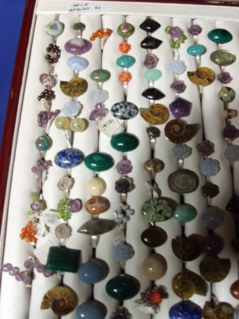 Emil Spiac din Arad: "Pandante si cercei din moldavit!"