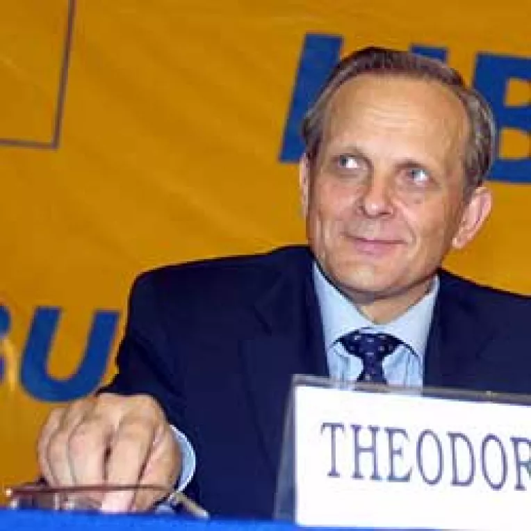 Exclusi de liberali, preluati de Stolojan