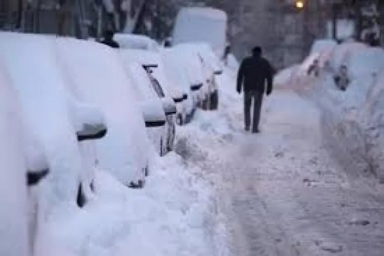 Jumatate de tara intra in cateva ore sub avertizare de ninsori si vant puternic