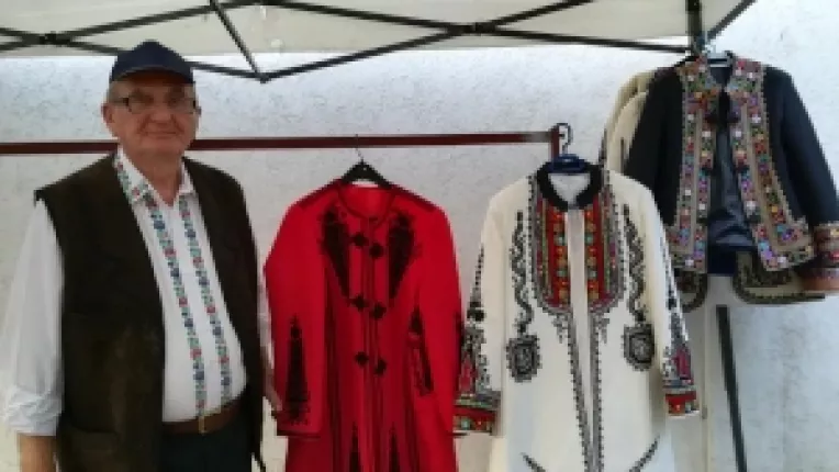 Mesterul popular Gheorghe Ciuncanu: Am adus la Targul lui Ciresar de la MTR sumane, veste, ii traditionale din Gorj