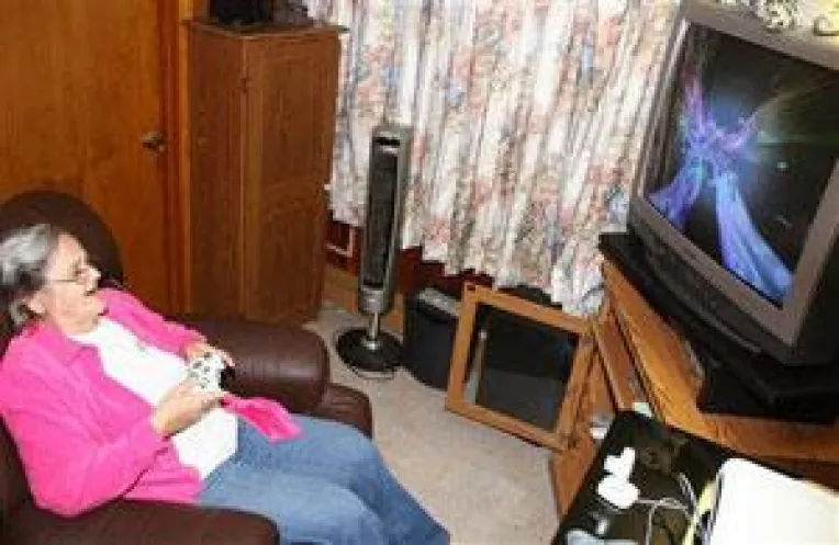 Pasiuni de gamer: Atentie, adolescenti, vine bunica!