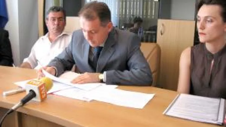 Patronii se folosesc de criza: munca la negru, salarii intarziate