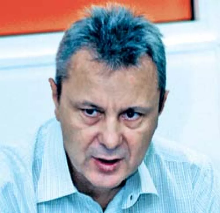 PD-L Constanta are doua conduceri paralele, care se dau afara una pe alta