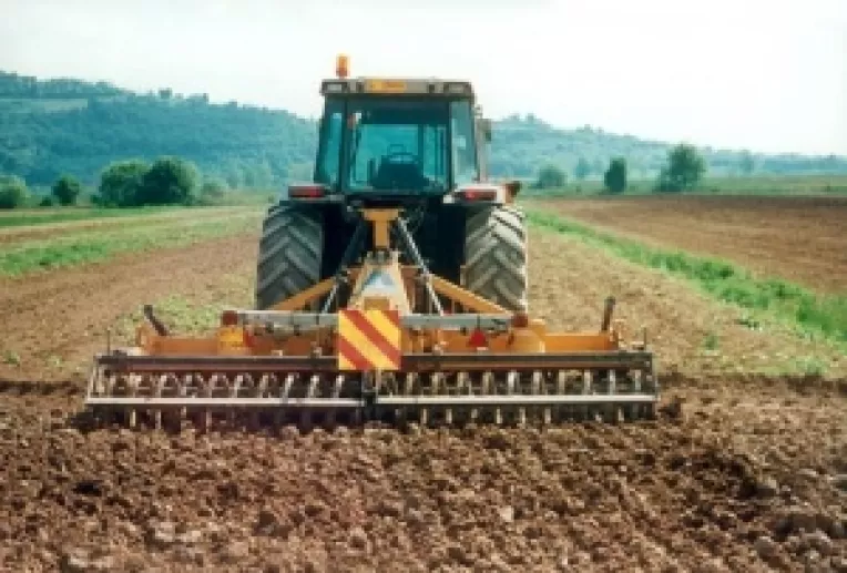 Ploile au intarziat lucrarile de primavara