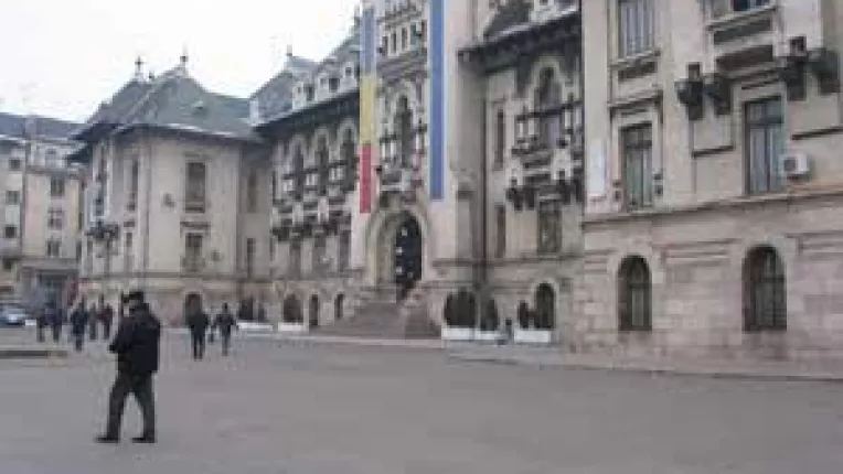 Sapun si hartie de sute de milioane la CJ si Prefectura Dolj. Obrazul de bugetar cu cheltuiala se tine